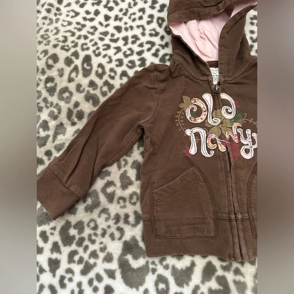 2007 Old Navy Girls Full Zip Hoodie in Brown Graphic Logo Size 18-24 months